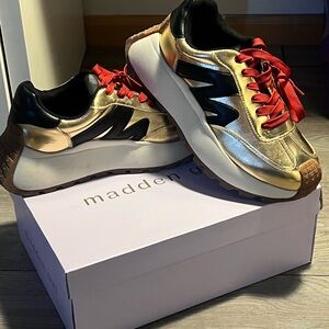 Steve Madden SUPERCAMPO Gold and Black Platform Sneakers